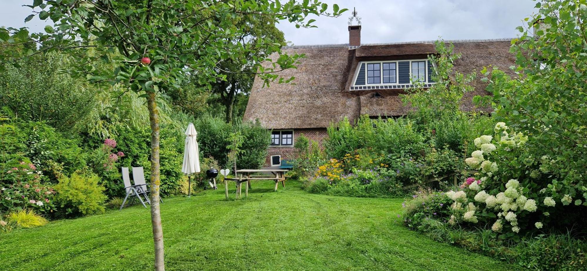 Magnificent Farmhouse In Central Holland 4A & 2C Schoonrewoerd Exterior photo